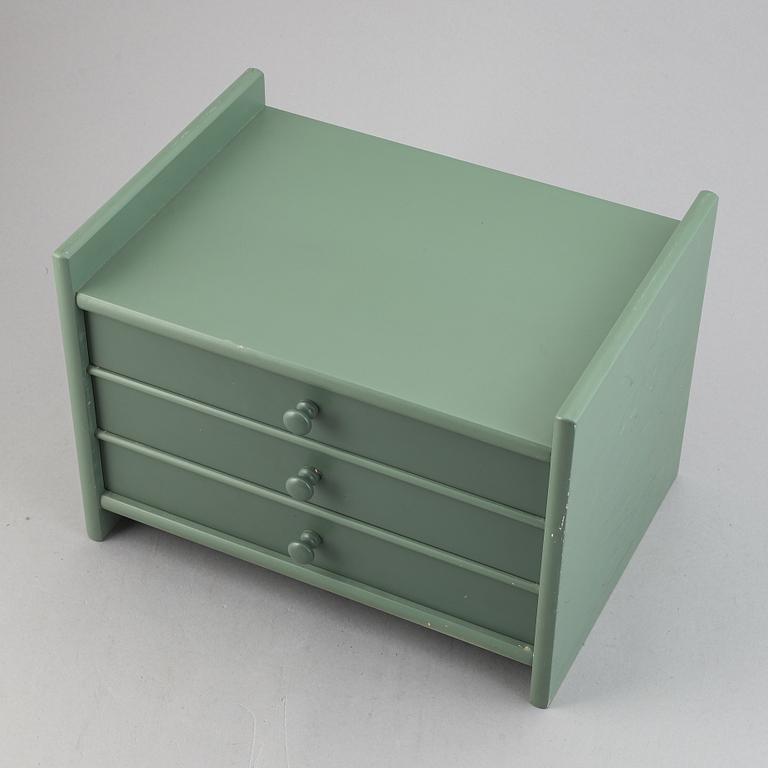 Carl Malmsten, a pinewood 'Visingsö' bookcase/cabinet, second half of the 20th Century.