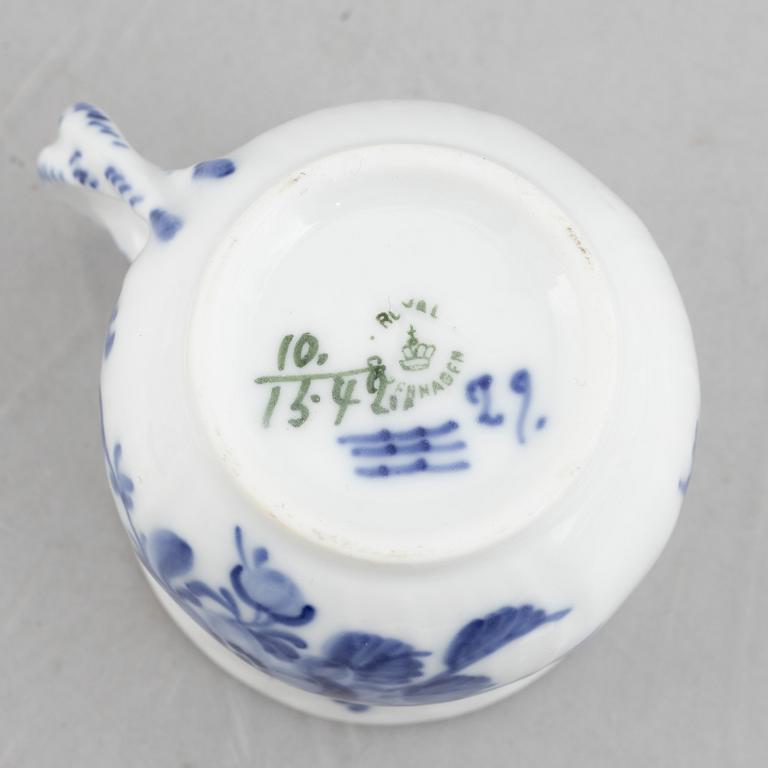 Royal Copenhagen, cremekoppar med lock och fat, 12 st, samt bricka, porslin, "Blå Blomst", Danmark.