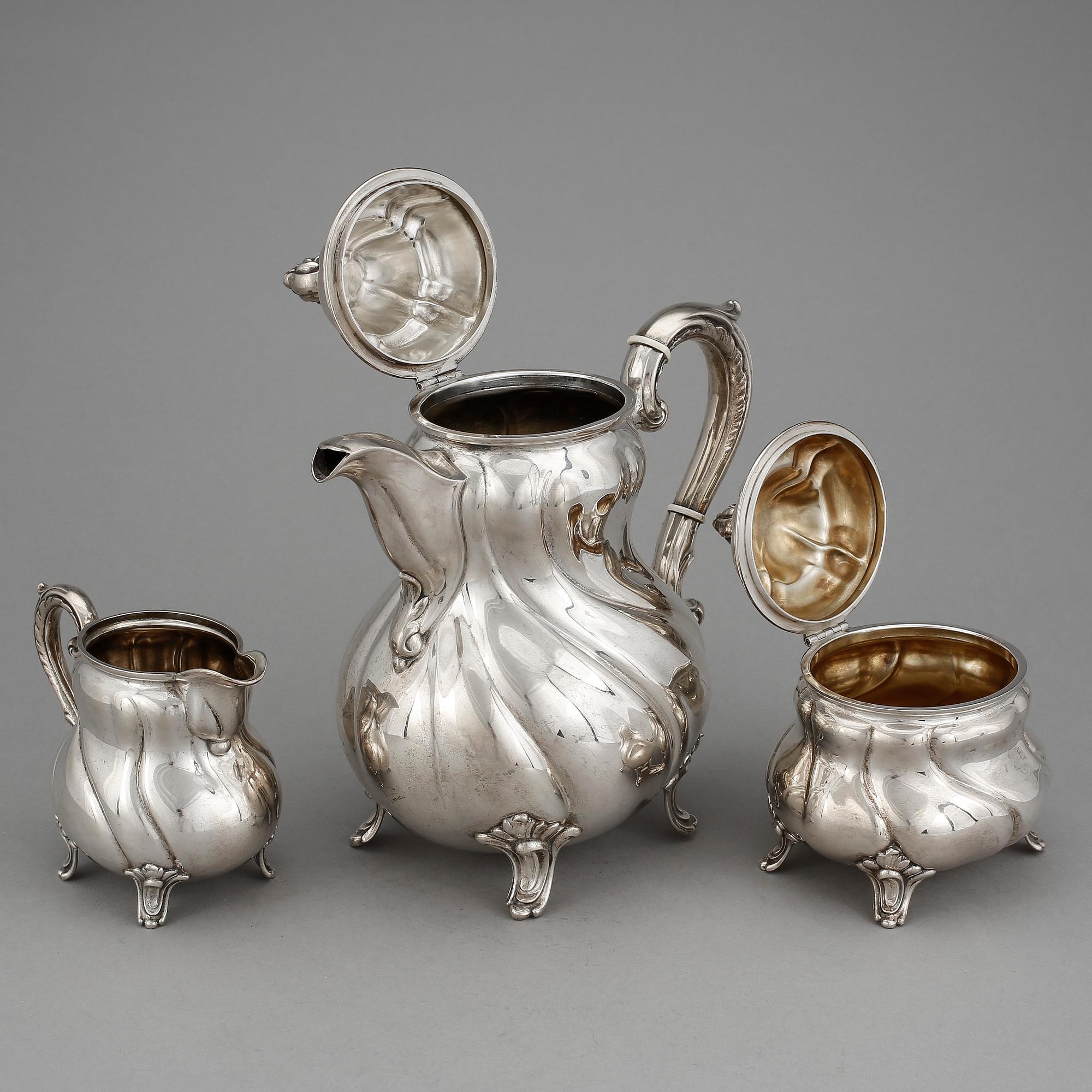 KAFFESERVIS, 3 delar, silver, Tyskland, 1900-talets första hälft. Vikt ca 1331 gram.