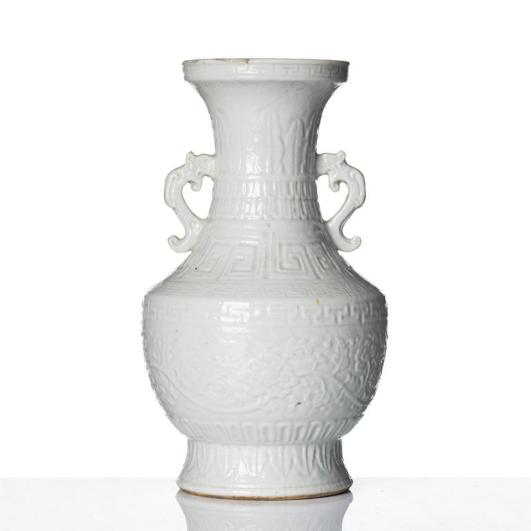 Vas, blanc de chine. Qingdynastin, 1700-/1800-tal.