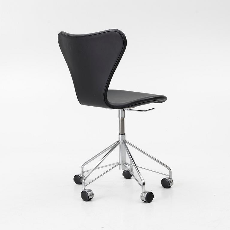 Arne Jacobsen, Office chair, model 3117, 'Serie Seven' Fritz Hansen, 2017.