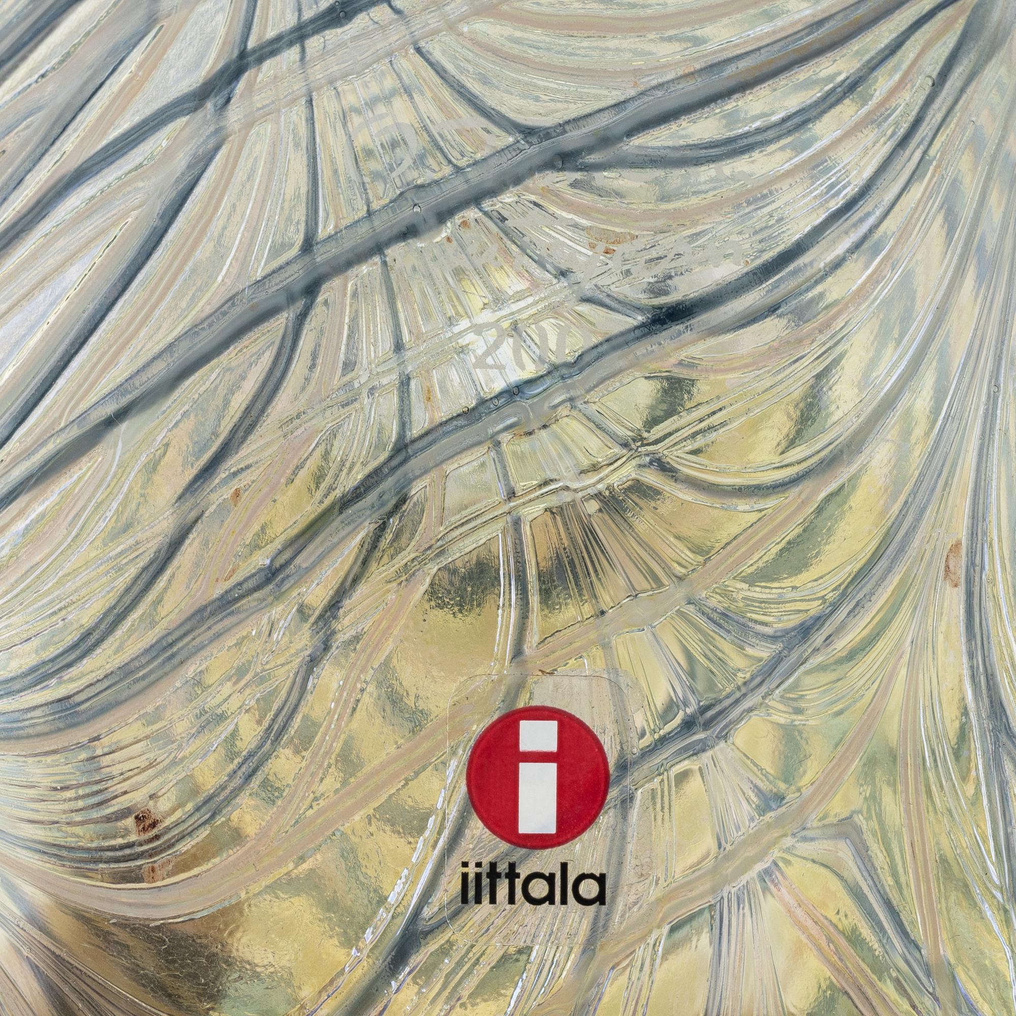 Oiva Toikka, an annual glass bird with its egg, year 2007, both signed O. Toikka Nuutajärvi, the egg numbered 292/750.