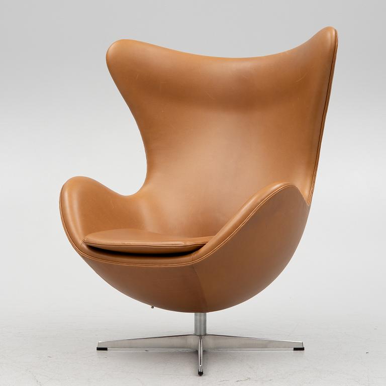Arne Jacobsen, fåtölj, "Ägget", Fritz Hansen, Danmark, 2019.