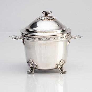 268. A Swedish 18th century silver sugar bowl with lid, marks of Johan Schröder, Landskrona 1785.