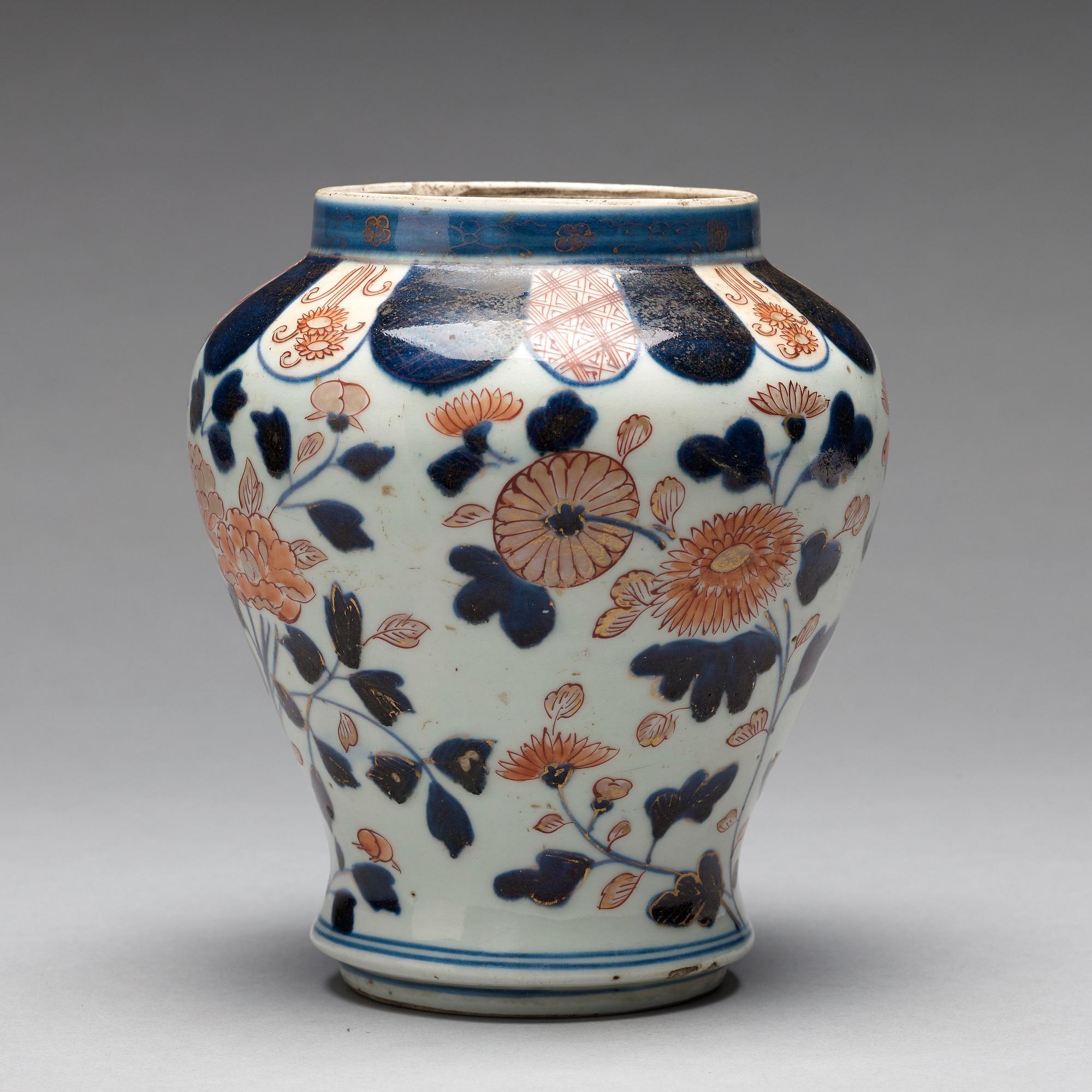 VAS, porslin. Japan, 1700-tal.