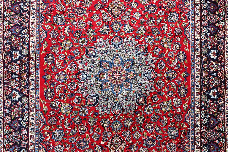 A carpet, Kashan, ca 406 x 301 cm.