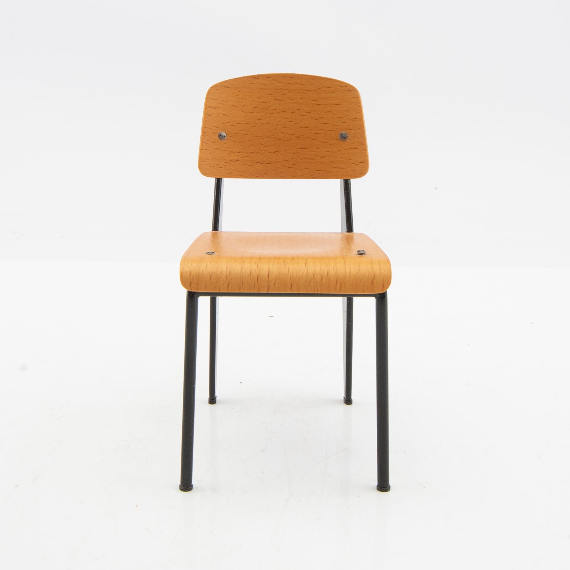 Jean Prouvé, miniatyr, "Standard Chair", Vitra design museum.
