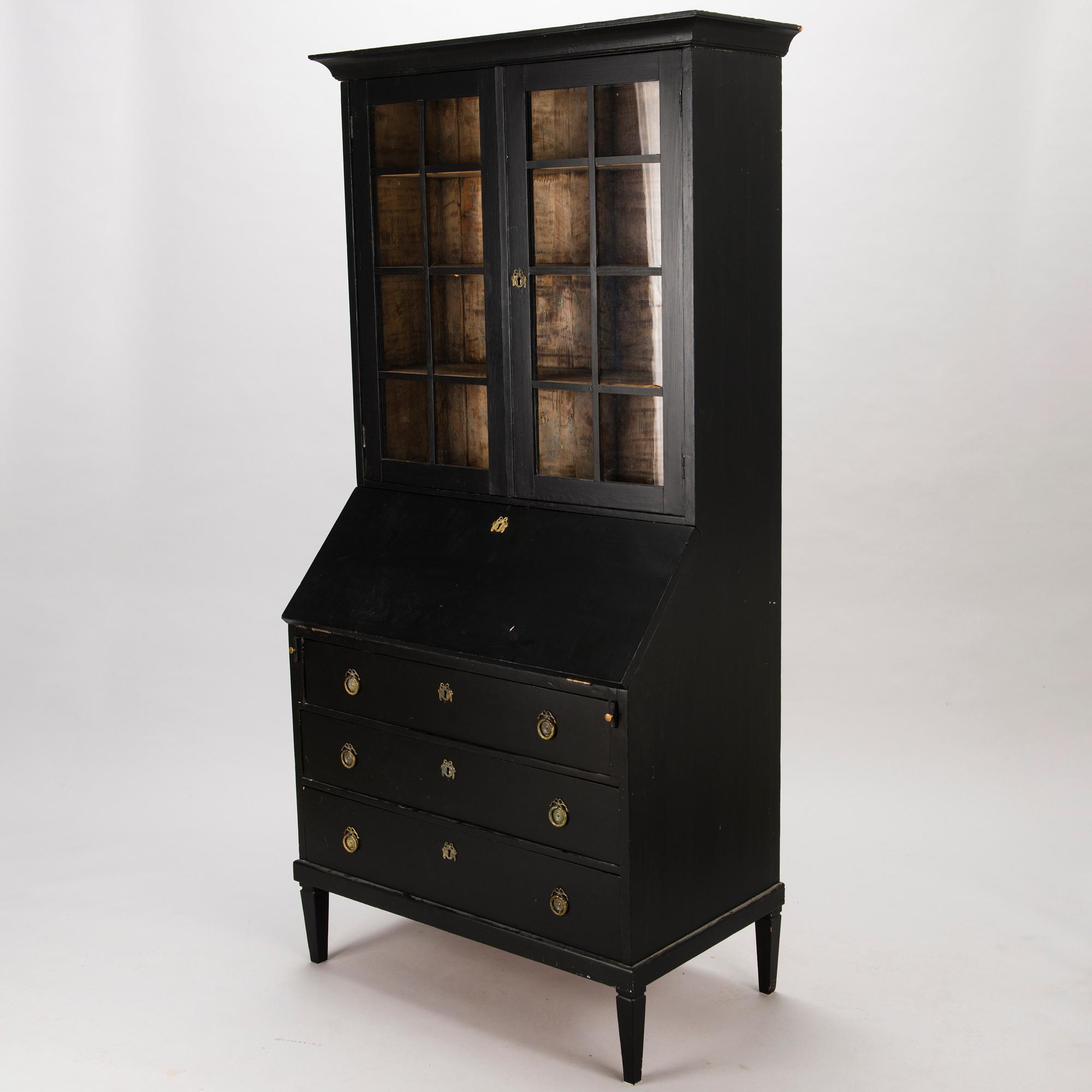 A VITRINE CABINET, ca. 1900.