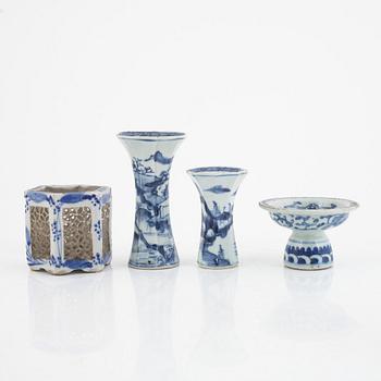 Ten blue and white porcelain pieces, China, 18th-20th century.