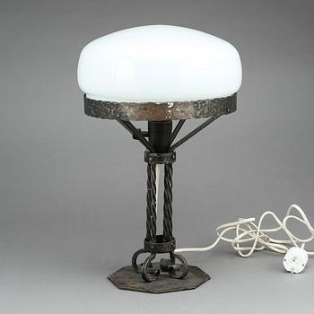 BORDSLAMPA, metall samt glas, sk Strindbergslampa, 1900-talets första hälft.