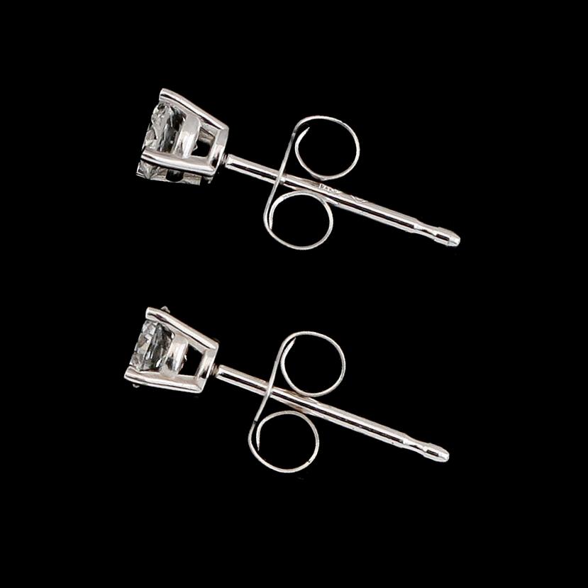 ÖRHÄNGEN, 1 par, 14K vitguld, briljantslipade diamanter tot ca 0.25 ct.