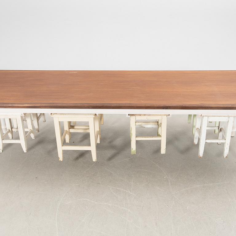 Table with stools (8 pcs) modern production.