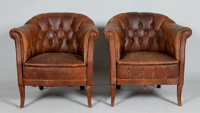 FÅTÖLJER, 1 par, klubbmodell, 1900-talets första hälft.