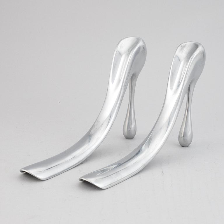 Manolo Blahnik, ett par, skohorn, metall, 2000-tal.