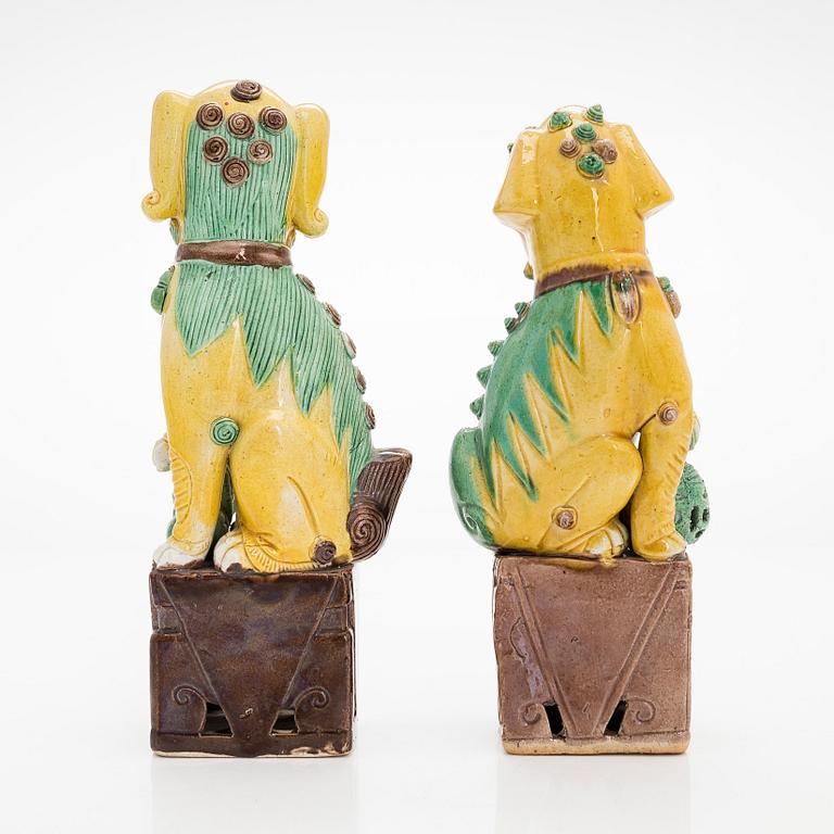A set of two Chinese buddhist lions, 20th century.