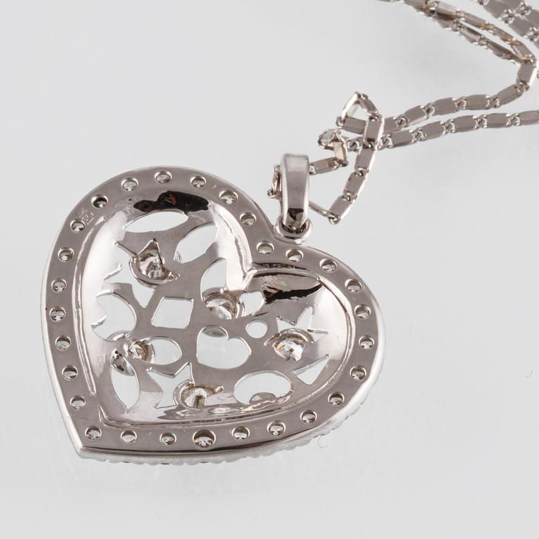HÄNGE, 18K vitguld med 33 briljantslipade diamanter ca 3.50 ct. Vikt 8,9 gram.
