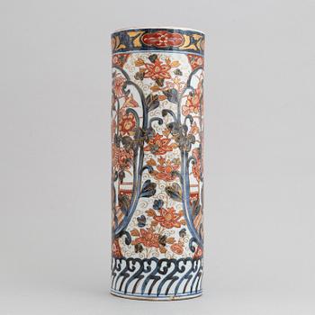 A japanese porcelain vase, Imari, 19th century.