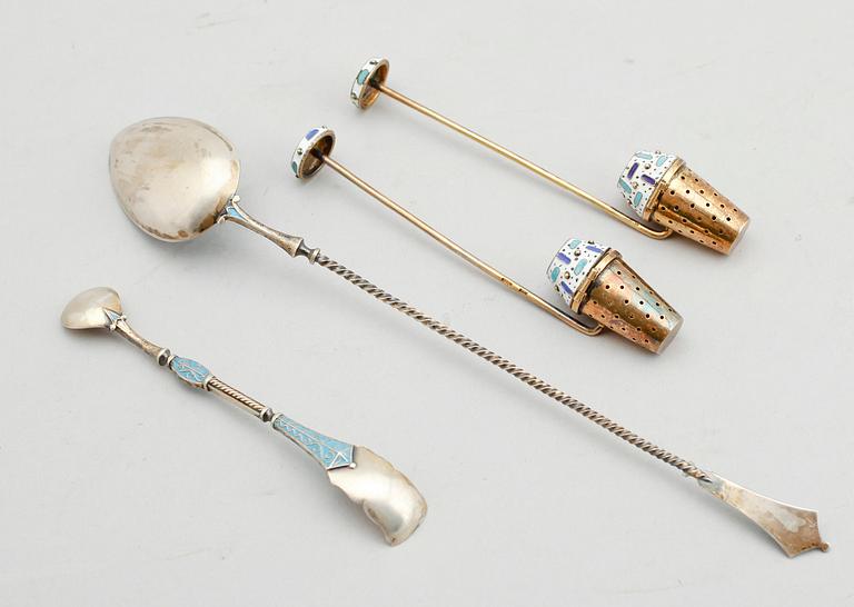 SILVERFÖREMÅL, 4 delar, silver, Ryssland, 1900-tal. Total vikt ca 73 g.