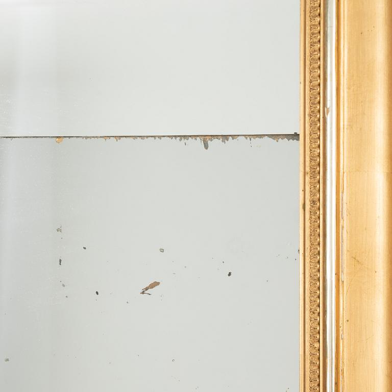 A rococo-style mirror and console table, around 1900.