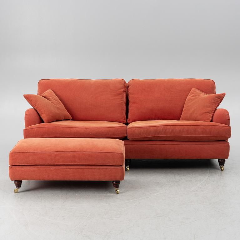 Soffa med fotpall, howardmodell, samtida.