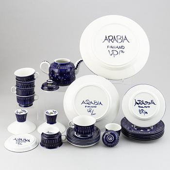 Ulla Procopé, a 'Valencia' porcelain tea service, Arabia, Finland (18 pieces).