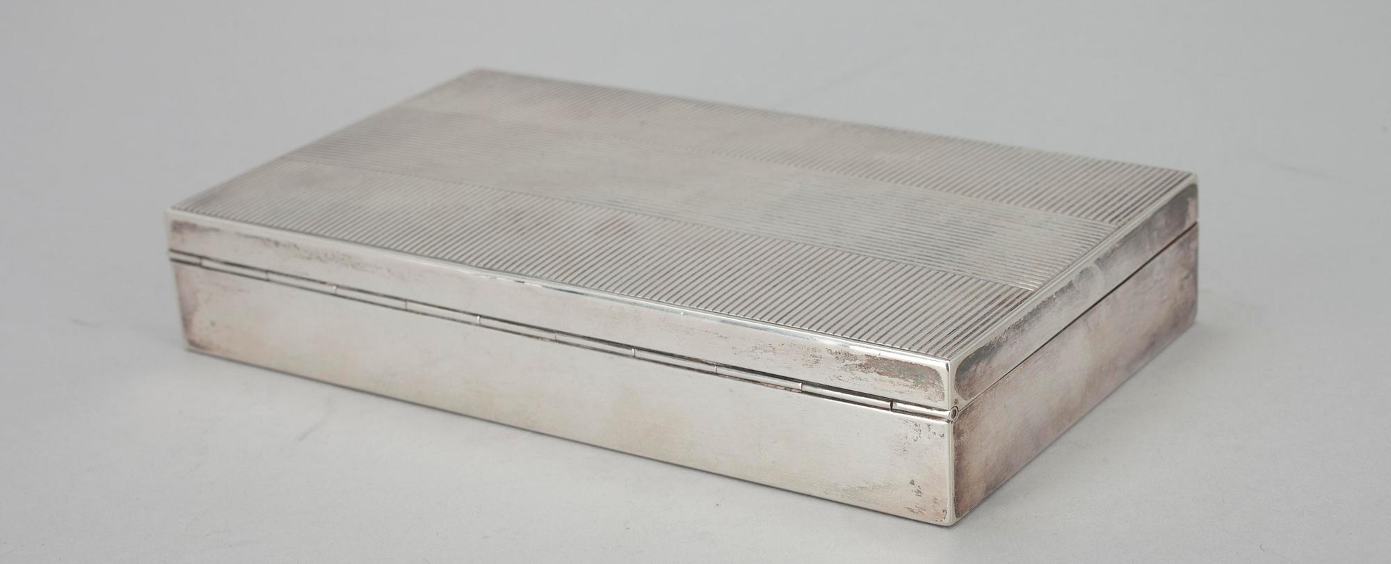 CIGARRETUI, silver, importstämplad av Ilmari Erling, Helsingfors 1938.