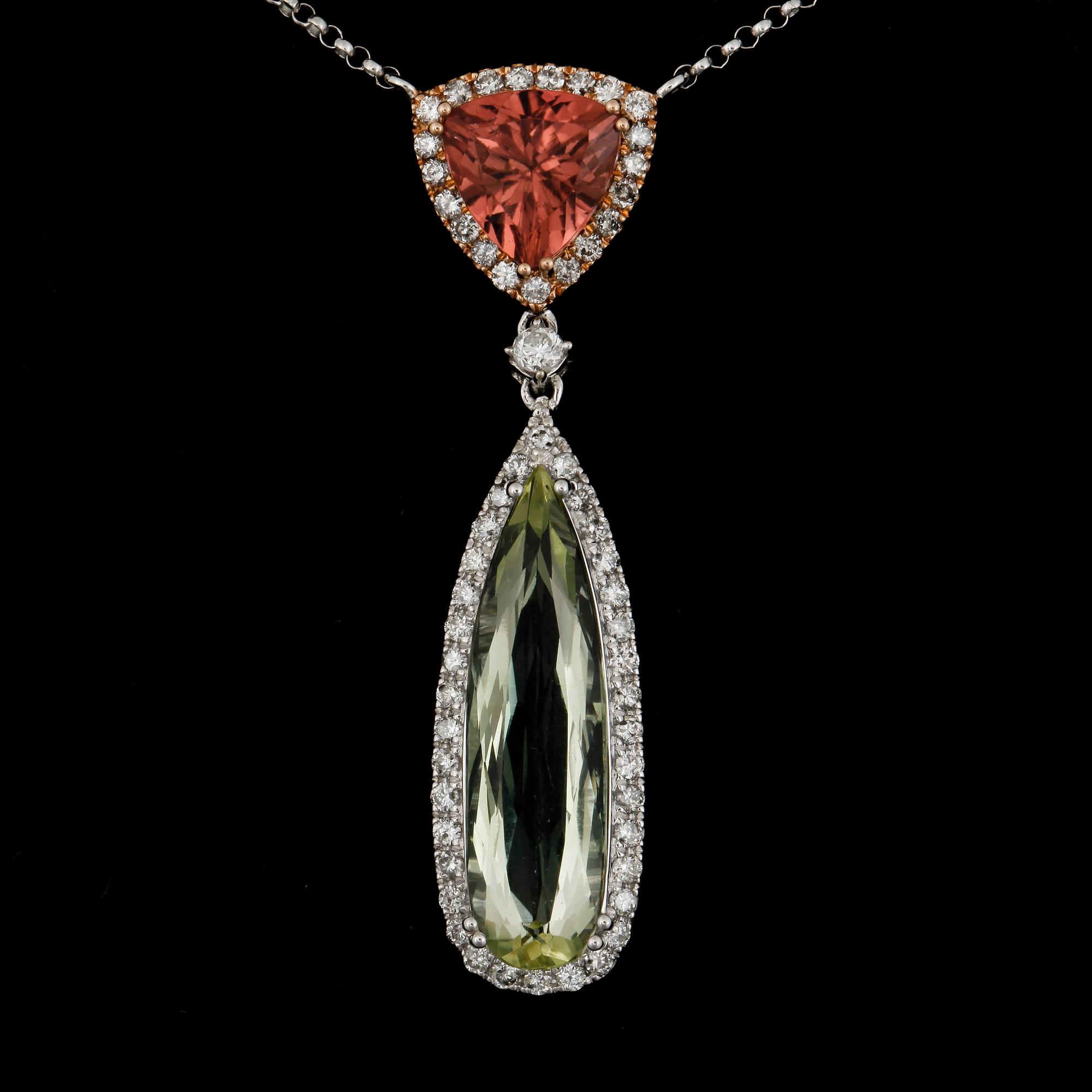HALSBAND, 18k vitguld med naturligakvamarin ca 3,98 ct, rosa turmalin samt briljant diamanter ca 0,59ct. Vikt ca 4 gram.