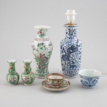 A group of six Chinese porcelain objects, Qing dynasty and later, 18th-20th century.