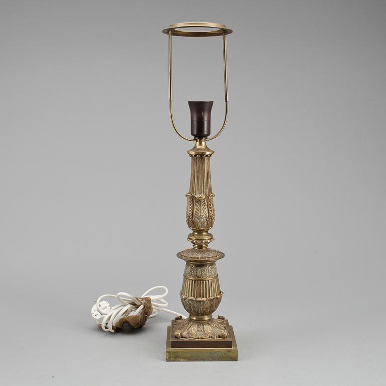BORDSLAMPA, mässing, empirestil, 1900-talets mitt.