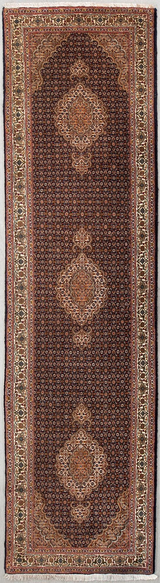 Gallerimatta, Mahi Täbris, 295 x 78 cm.