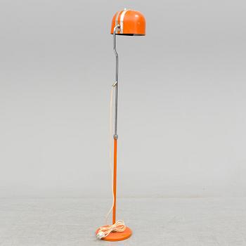GOLVLAMPA, s.k. störtkrukan, metall, 1970-tal. Kosta.