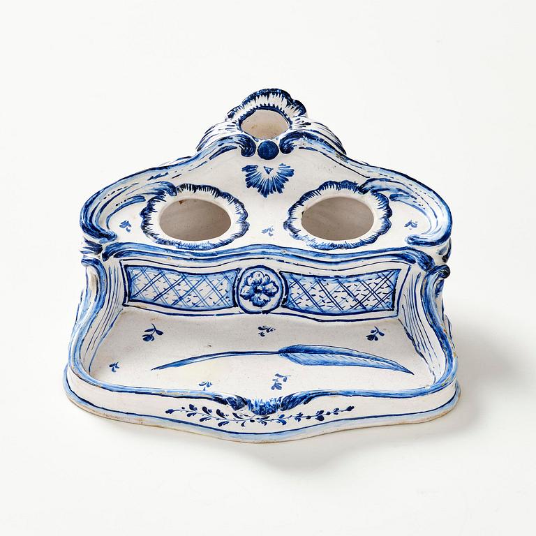 Skrivställ, fajans, Rörstrand (omärkt), Rokoko, 1700-tal.