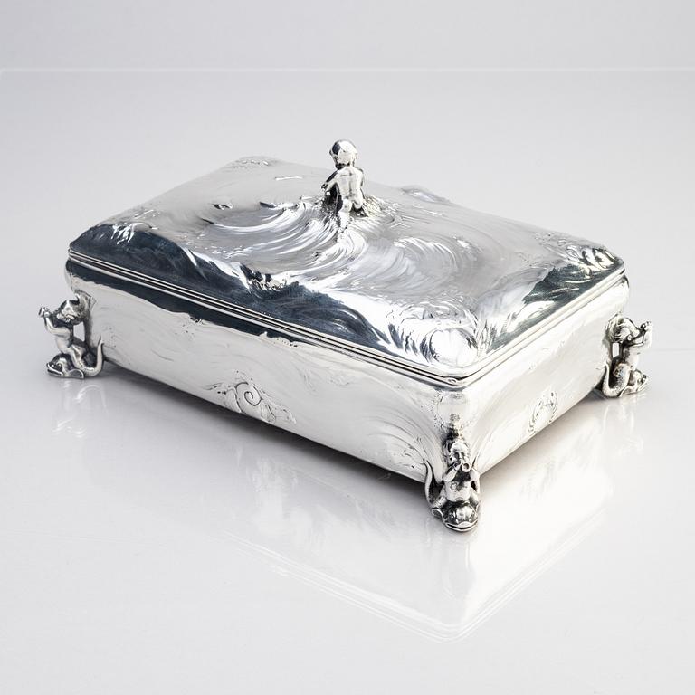 A silver casket, design Auguste Moreau, W.A. Bolin, Moscow 1912-1917.