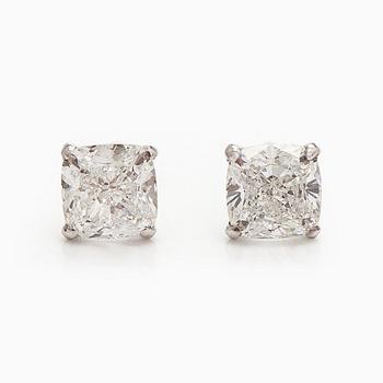 Korvakorut, tyynynmuotoiset briljanttihiotut timantit, yhteensä 1,48 ct, 14K valkokultaa.
