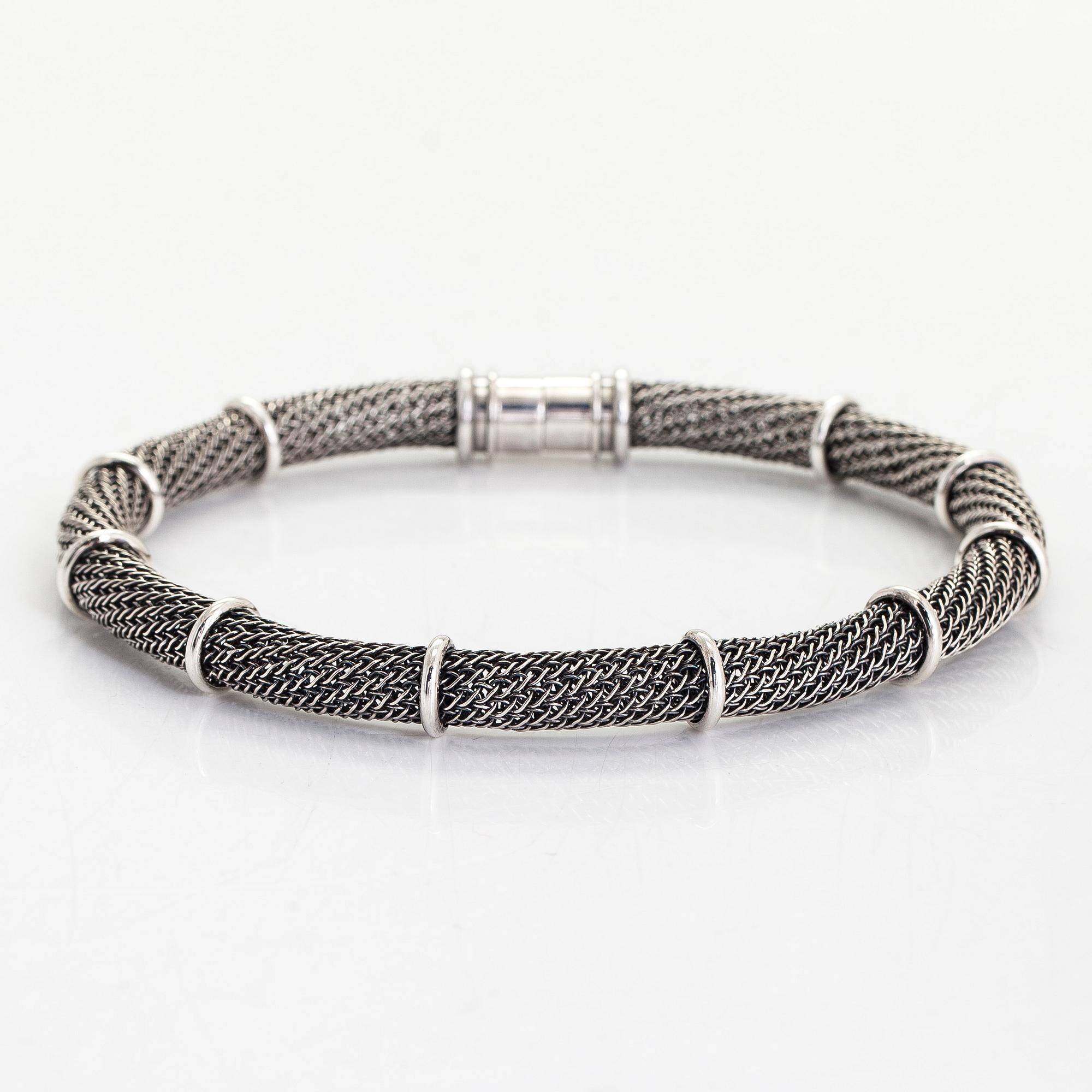 Saara Hopea, A silver collier. Ossian Hopea, Porvoo 1980.