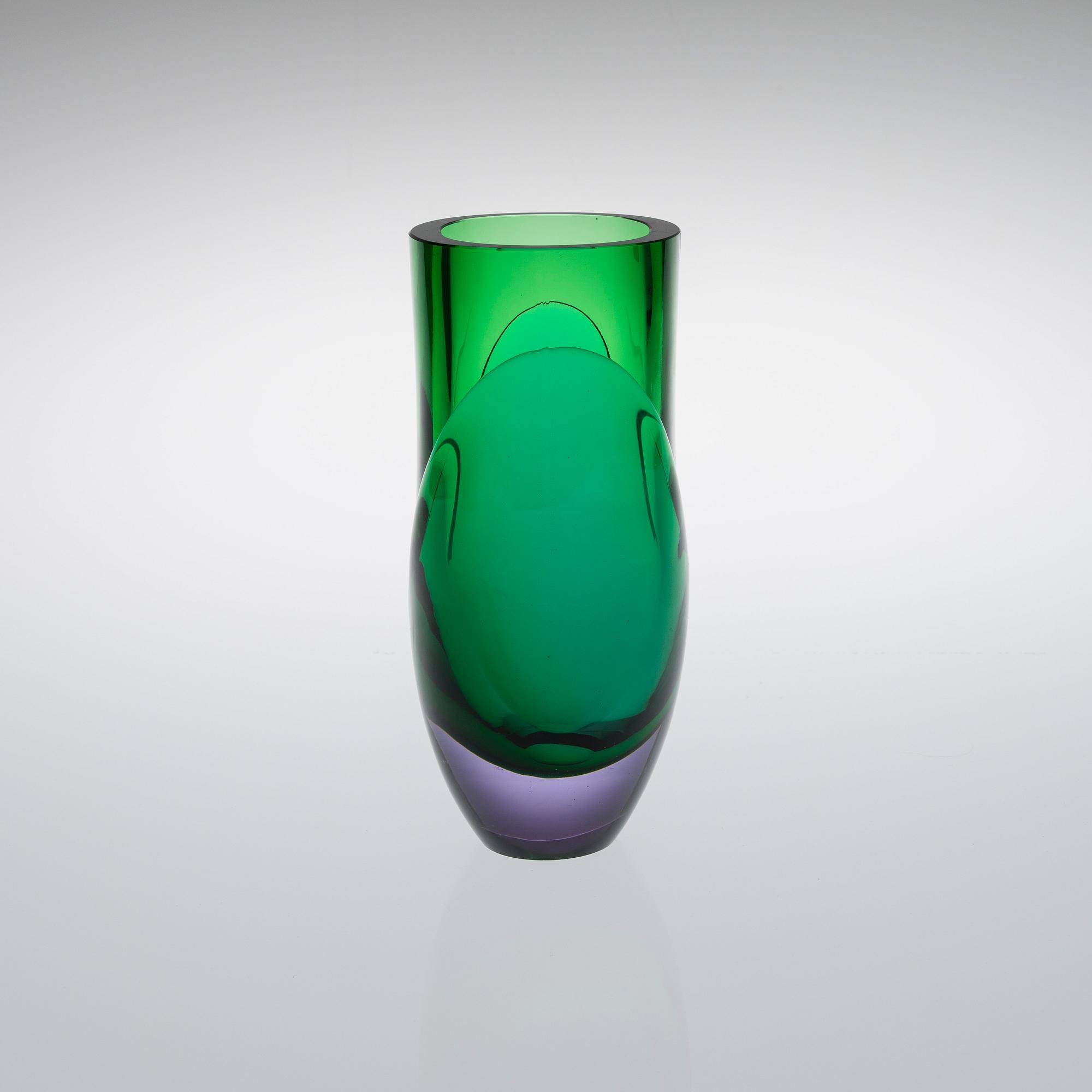 HEIKKI ORVOLA, VAS, glas, "Blomma". Signerad Nuutajärvi Notsjö, etikettmärkt 1971-75.