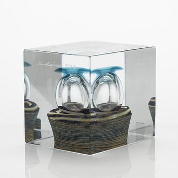 Oiva Toikka, årskub, signerad Oiva Toikka, Nuutajärvi 1982, numrerad 371/2000.