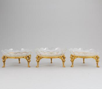 UPPSATSSKÅLAR tre stycken, 1800-talets andra hälft, empirestil.