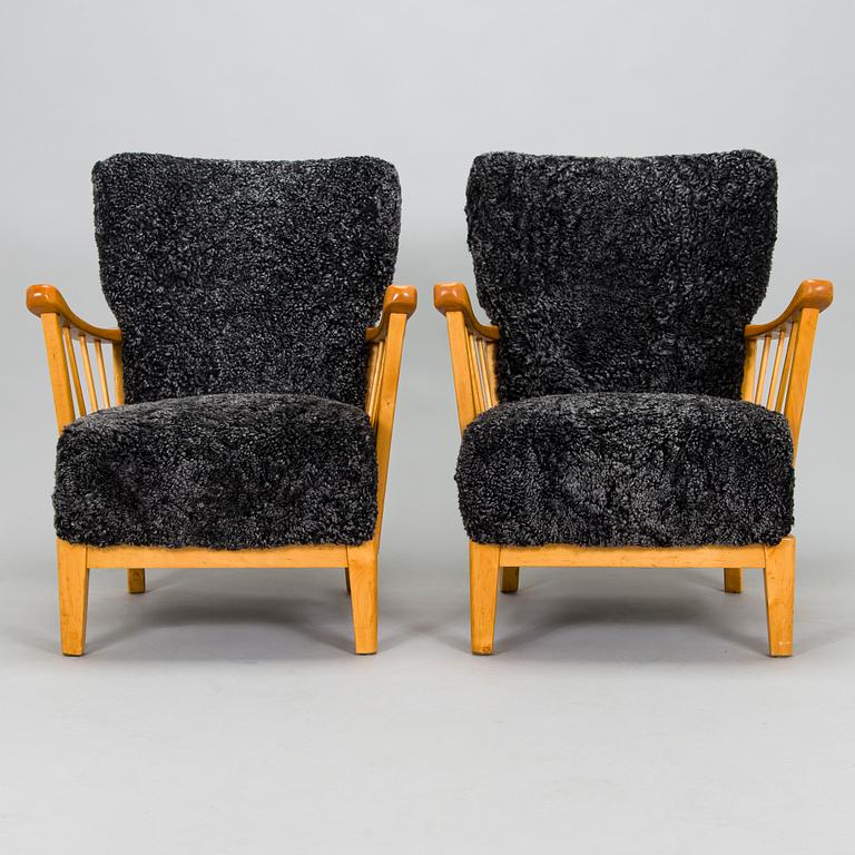 Ilmari Lappalainen / Olavi Lieto, a pair of 1940s 'Armi' armchairs  nr 2402 for Asko.