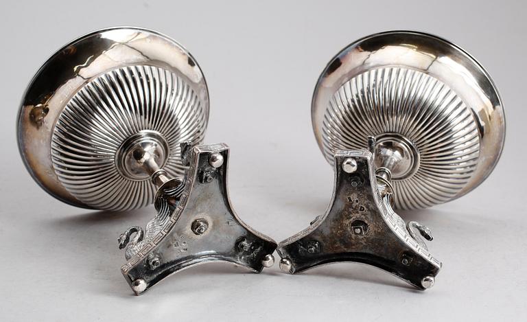 STRÖSOCKERSKÅLAR, 1 par, silver, Abraham Hamnqvist, Åmål 1815. Vikt ca 1585 gram.