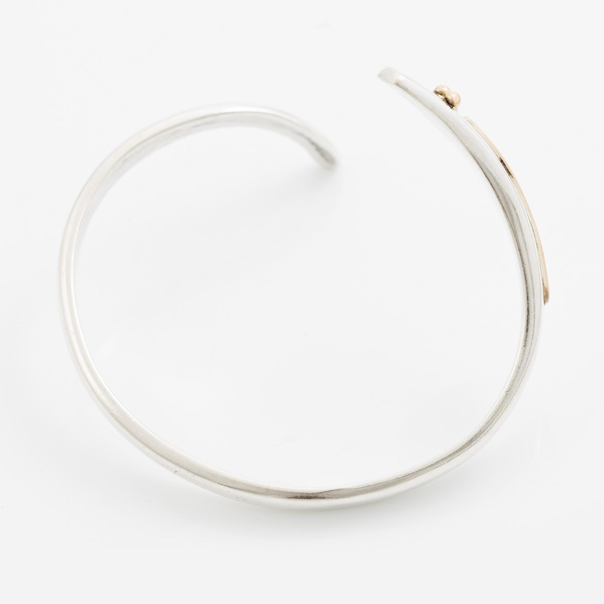 Sven-Erik Högberg, an arm ring in the form of a serpent, sterling silver with gold details, Gothenburg 1983.