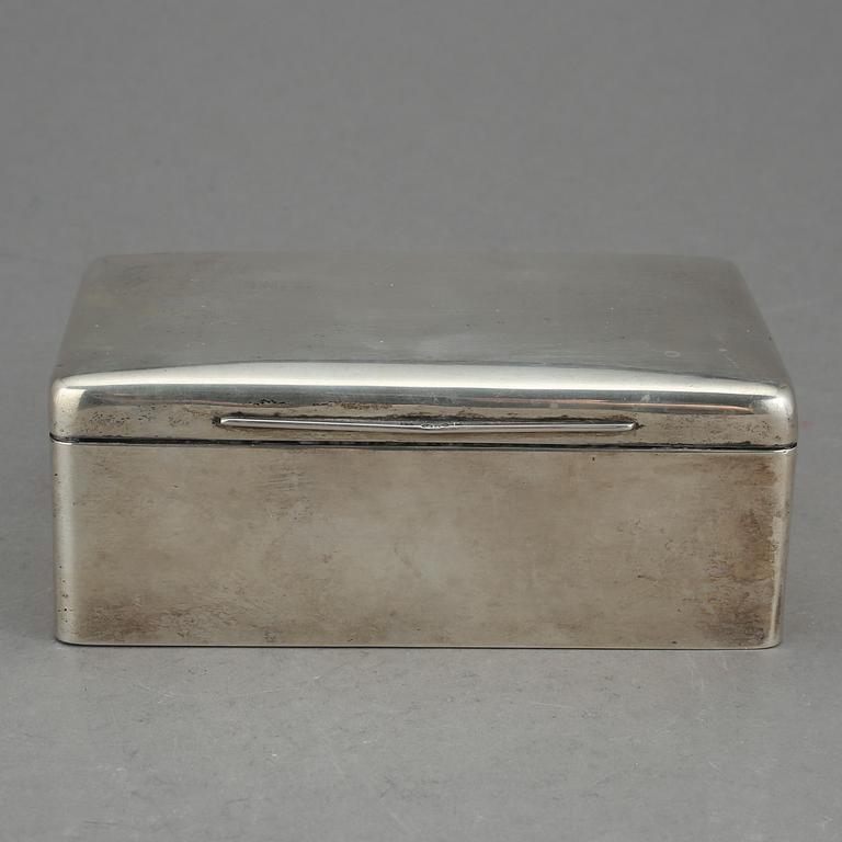 CIGARRASK, silver, importstämplat, Gustaf Möllenborg, Stockholm, 1919. Vikt 448 g.