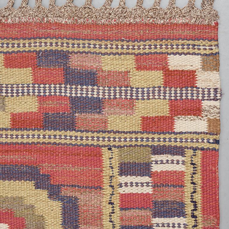 Märta Måås-Fjetterström, Matta, "Röda åttan", rölakan, ca 295 x 199,5-202 cm, signerad MMF.
