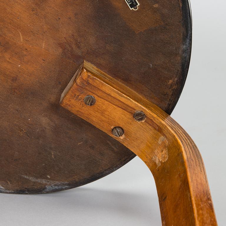 Alvar Aalto, jakkarapari, malli 60, O.Y. Huonekalu-ja Rakennustyötehdas A.B, Finmar, Suomi, 1934–39.