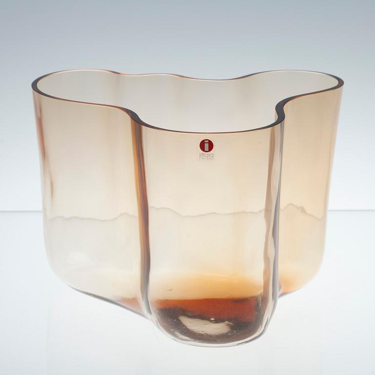 MALJAKKO, glas, "Savoy", juhlavuosi 1996, vaal. ruskea, signeerattu 1956-1996.