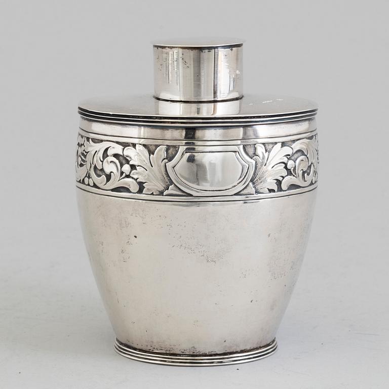 A Danish Art Nouveau silver tea caddy, maker's mark KOH, Copenhagen, 1913.