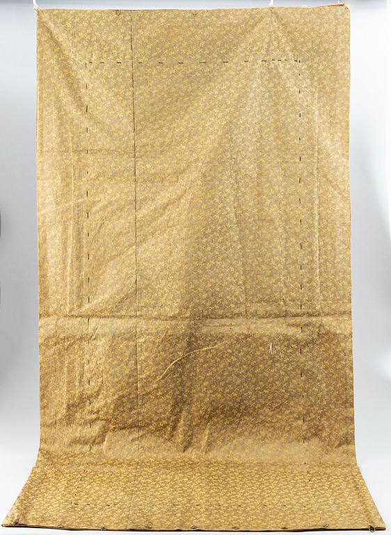 A Chinese embroidered textile, 20th century.