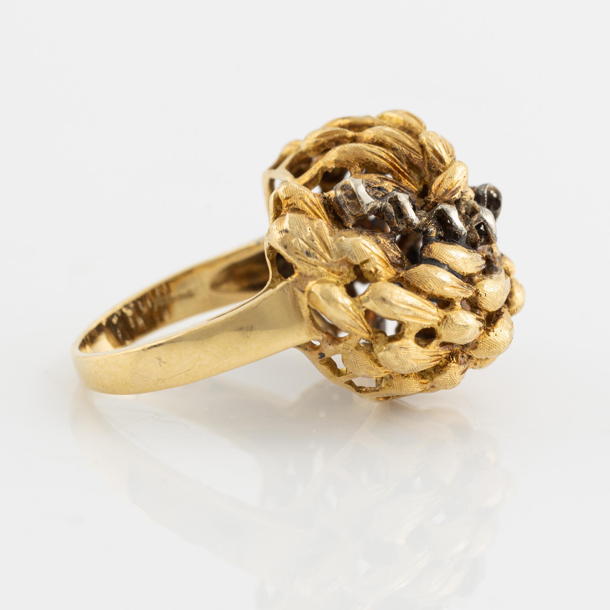 Gold leaf shaped and diamond ring.