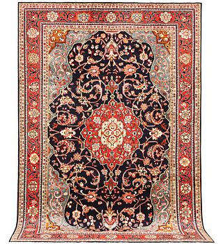A Saruk carpet, a. 333 x 218 cm.