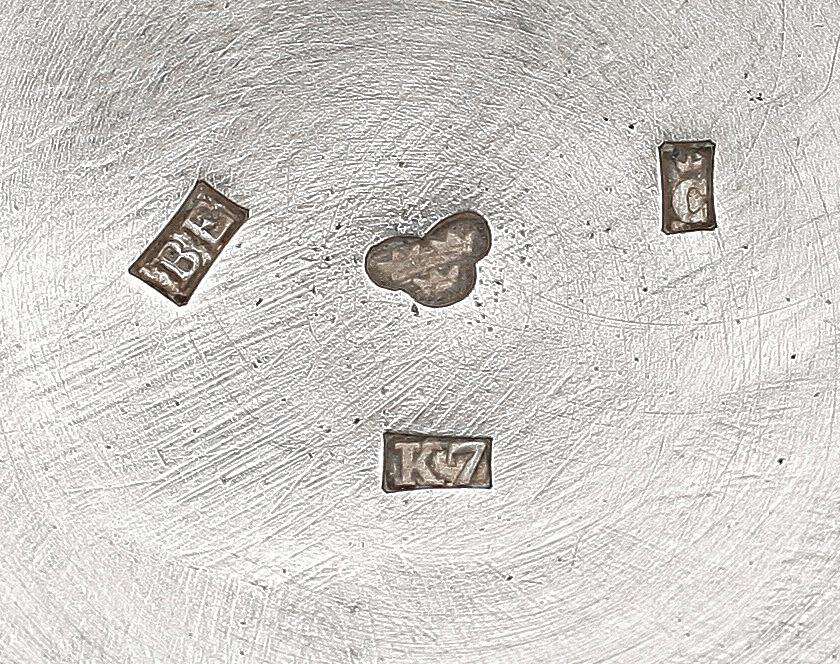 BÄGARE, 7st samt FAT, 3st, silver, bland annat C G Hallberg Stockholm 1907. Total vikt ca 1300g.